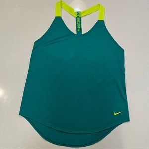NIKE Ladies Green Small 🏋️‍♀️ Workout 🏋️‍♀️ Tank